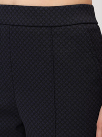 866200-780-8 Damen Flared Schlupfhose aus Minimal-Jacquardstretch
