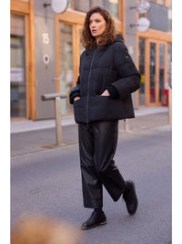 317700-238-900 Kurze Winterjacke mit Kapuze in Farbe Black