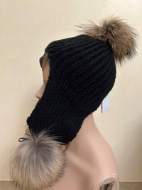 24 W 138 Elegante Wintermütze mit Bommeln in schwarz