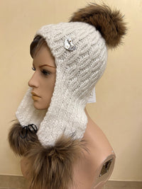 25 W78 Elegante Wintermütze in Weiß