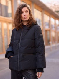 317700-238-900 Kurze Winterjacke mit Kapuze in Farbe Black