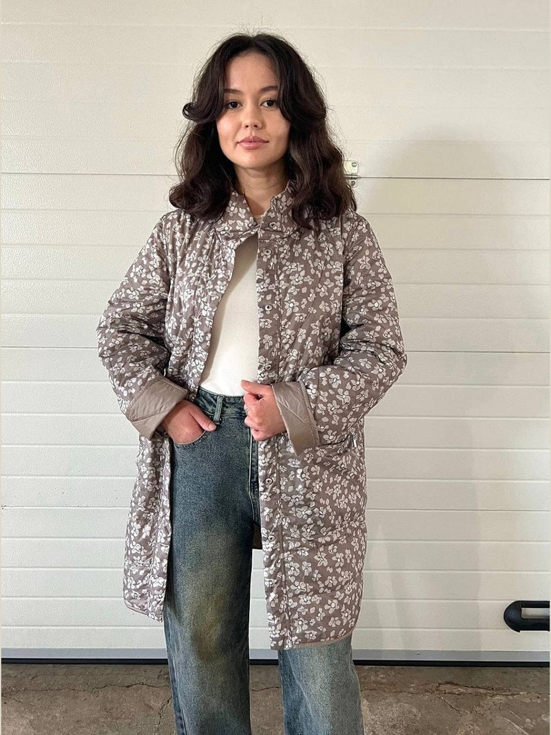 122400-206-797 - Leichter Steppmantel mit Stehkragen - light taupe