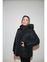 317700-238-900 Kurze Winterjacke mit Kapuze in Farbe Black