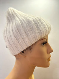 25 W P 38 Weiche Strickmütze in Zopfmuster