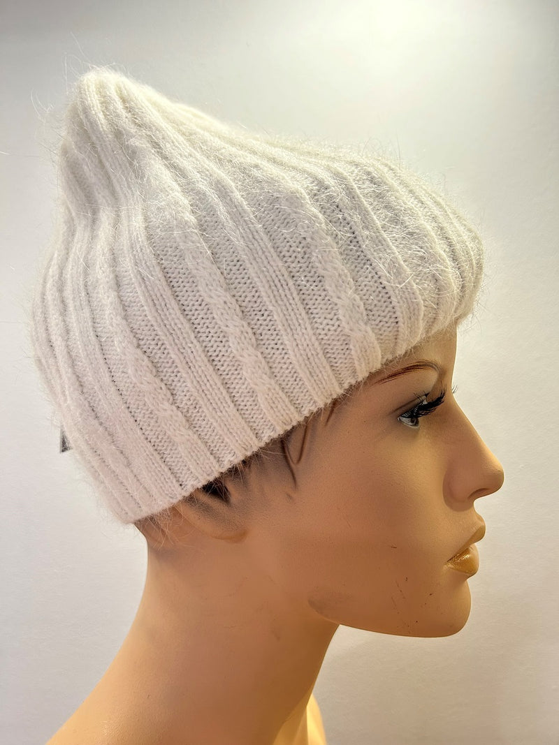 25 W P 38 Weiche Strickmütze in Zopfmuster