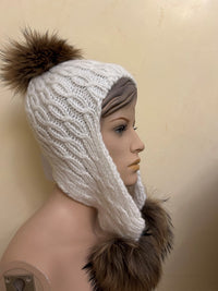 25 W78 Elegante Wintermütze in Weiß