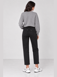 896400-154 Gefütterte Winter-Jeans in Schwarz – Mom Fit