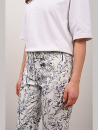 880100-261-8 - Helen Damenjeans Straight Fit aus Flowerprint-Stretch